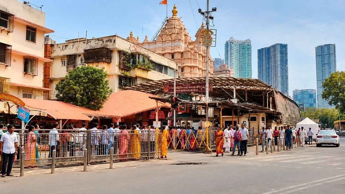 Siddhivinayak Temple Mumbai: दाईं सूंड वाले गणेश जी के दर्शन, History, Timings और Travel Guide 4 Siddhivinayak Temple Mumbai: दाईं सूंड वाले गणेश जी के दर्शन, History, Timings और Travel Guide