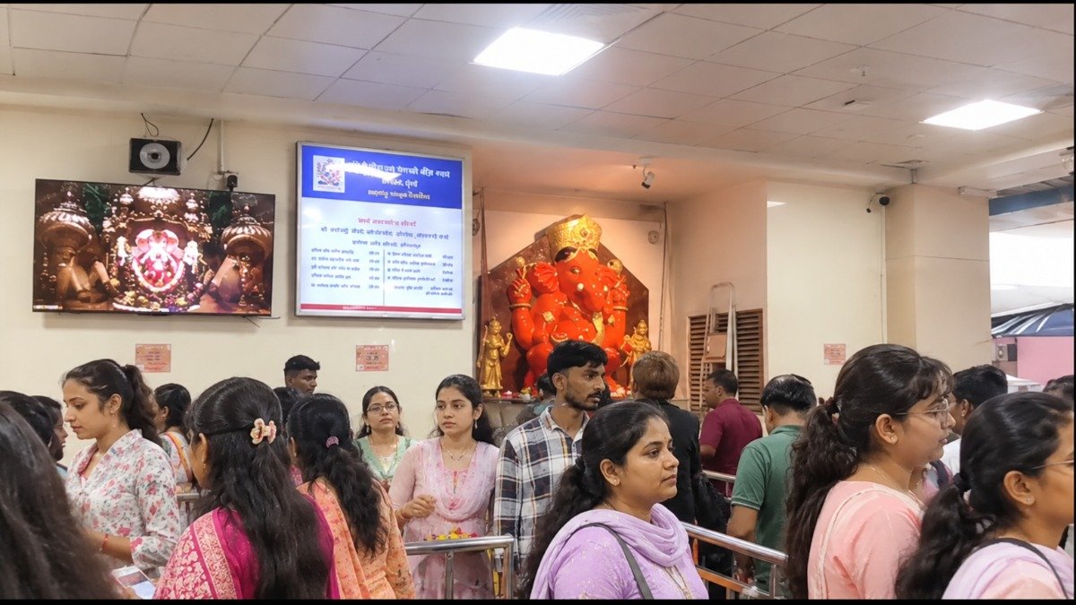 Siddhivinayak Temple Mumbai: दाईं सूंड वाले गणेश जी के दर्शन, History, Timings और Travel Guide 5 Siddhivinayak Temple Mumbai: दाईं सूंड वाले गणेश जी के दर्शन, History, Timings और Travel Guide